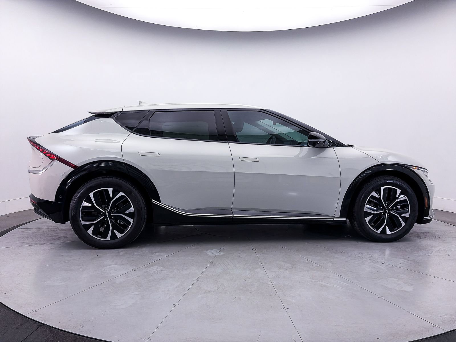 Certified 2024 Kia EV6 Wind w/ Wind Technology Package AWD/4WD image 44