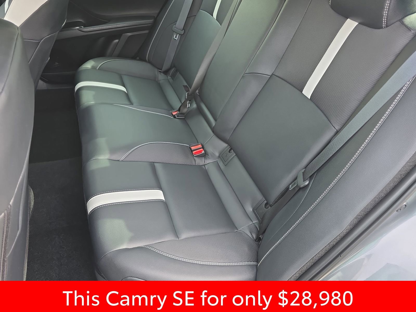 Used 2025 Toyota Camry SE image 19