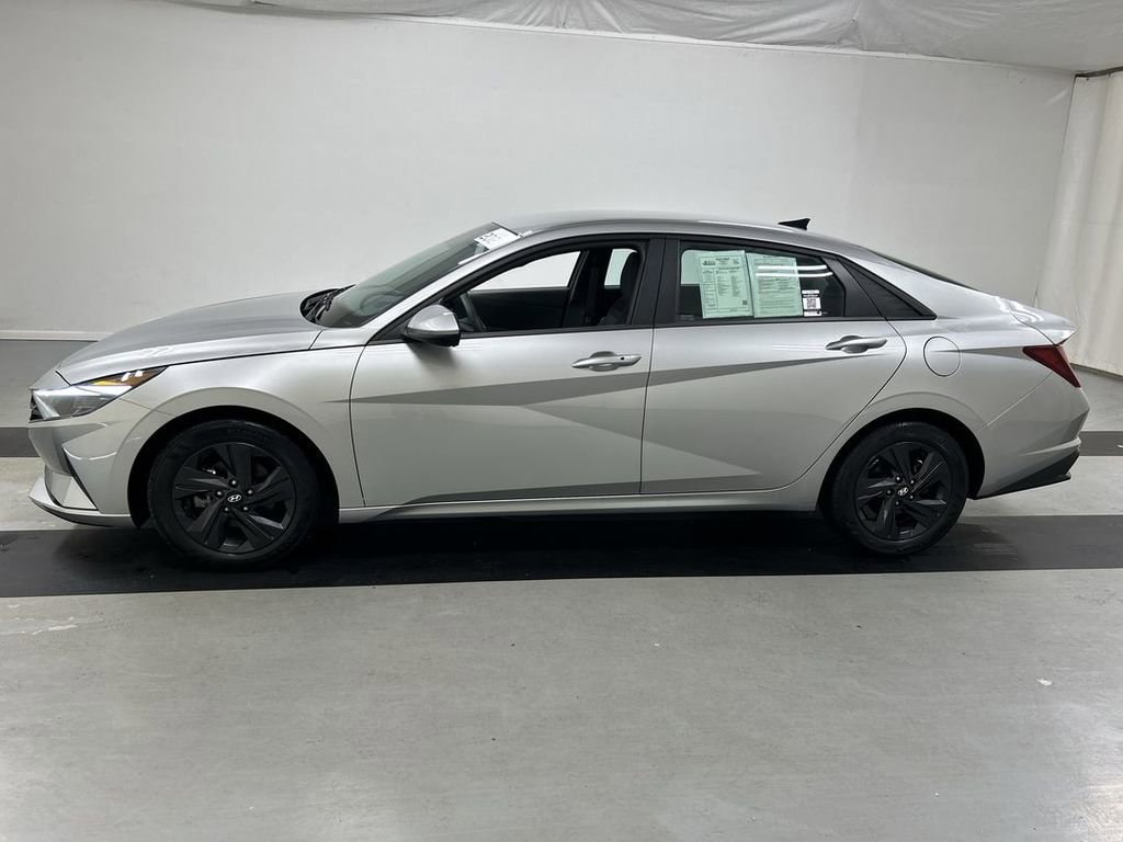 Used 2023 Hyundai Elantra SEL w/ Cargo Package FWD image 6