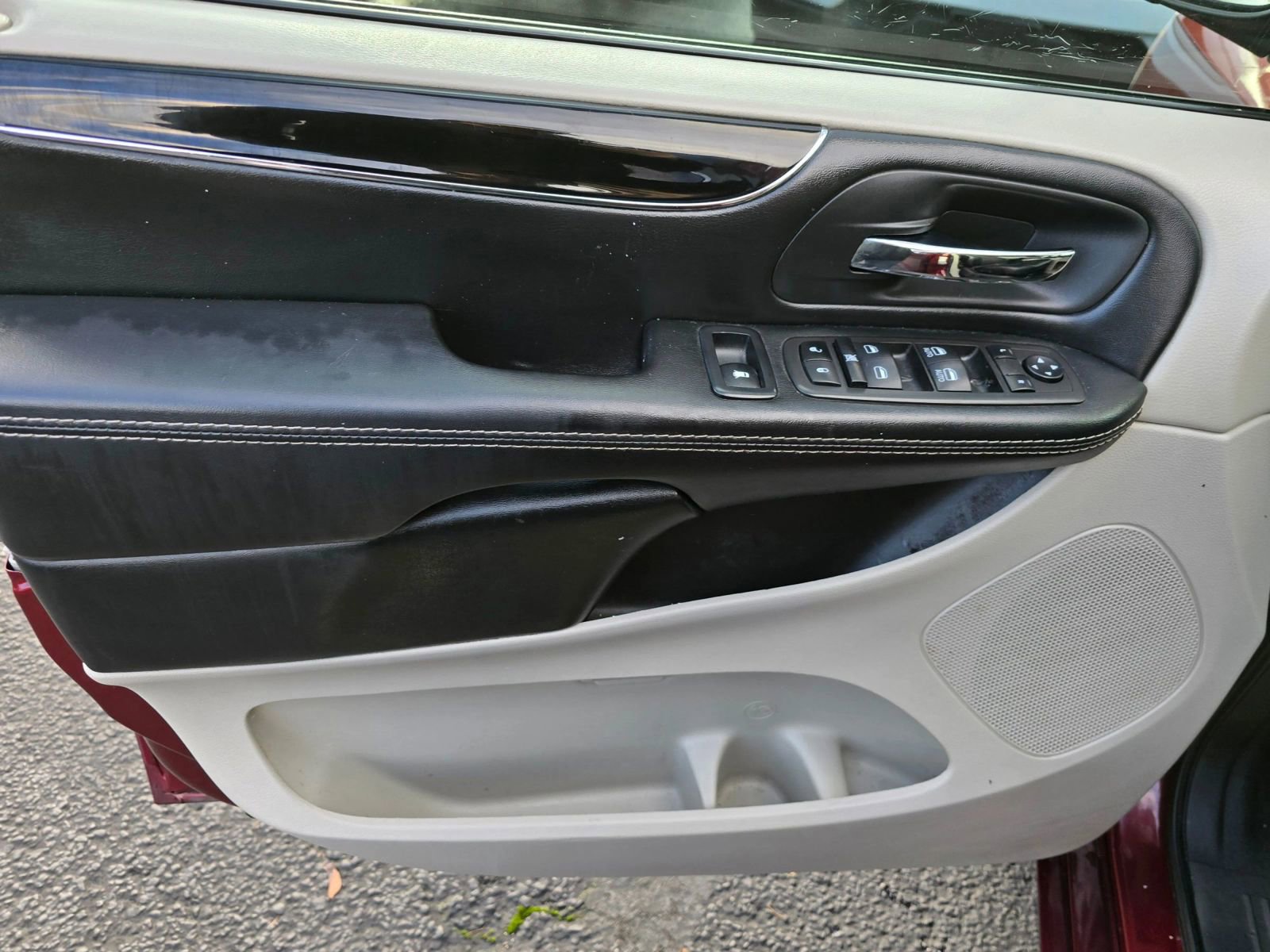 Used 2019 Dodge Grand Caravan SXT FWD image 15