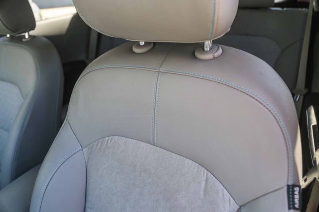 Used 2019 Kia Niro EX image 26