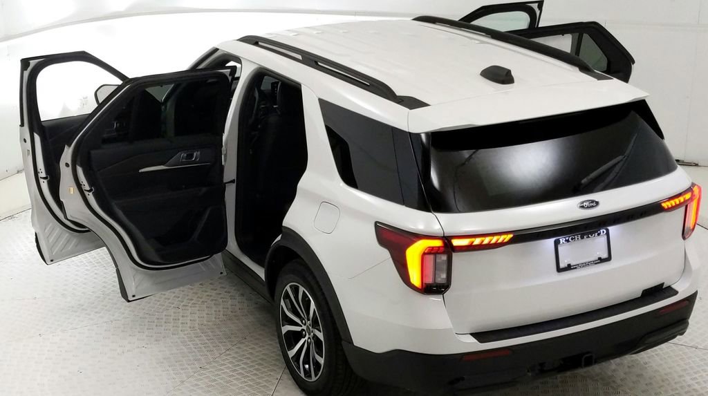 New 2025 Ford Explorer ST-Line w/ Premium Package image 23