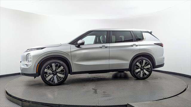 Used 2026 Mitsubishi Outlander SE AWD/4WD image 3