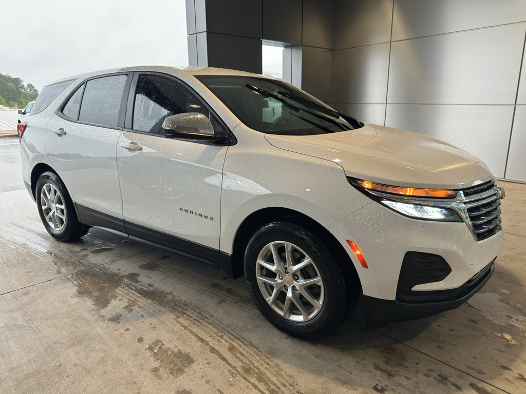 Used 2022 Chevrolet Equinox LS w/ LS Convenience Package FWD image 3