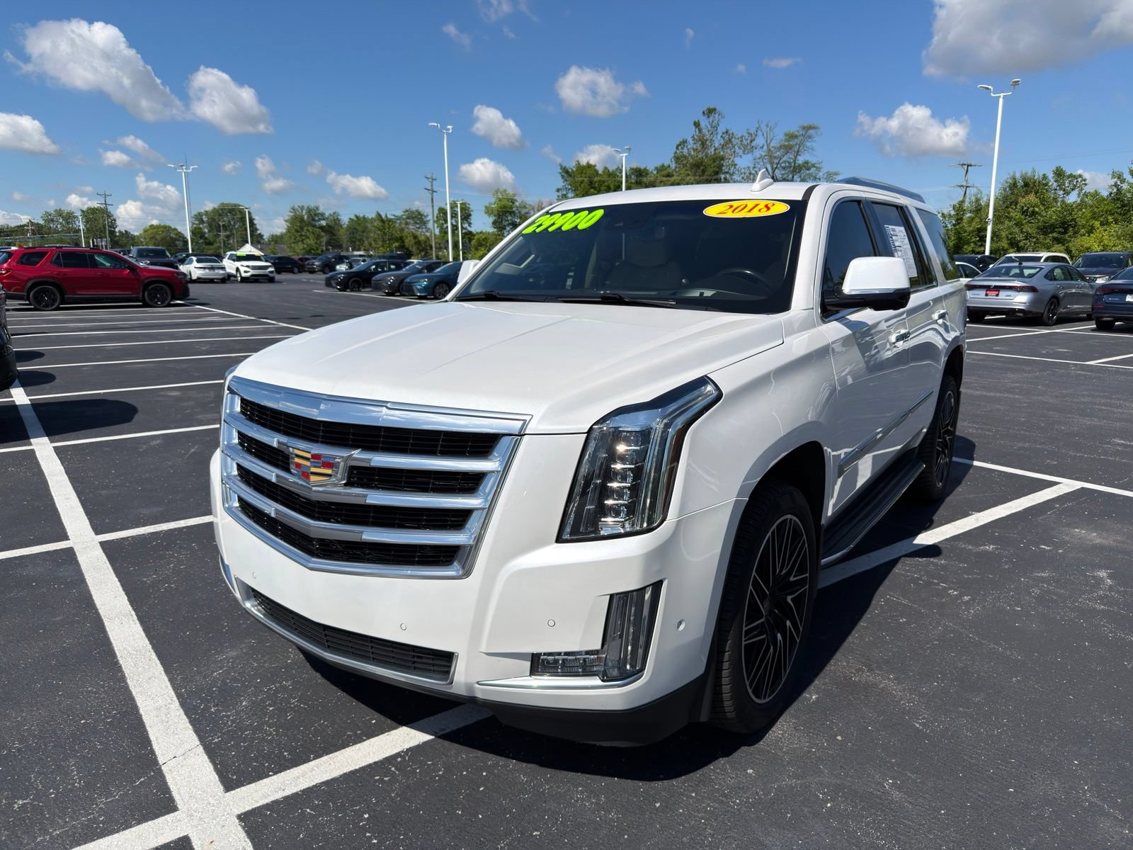 Used 2018 Cadillac Escalade Luxury AWD/4WD image 2