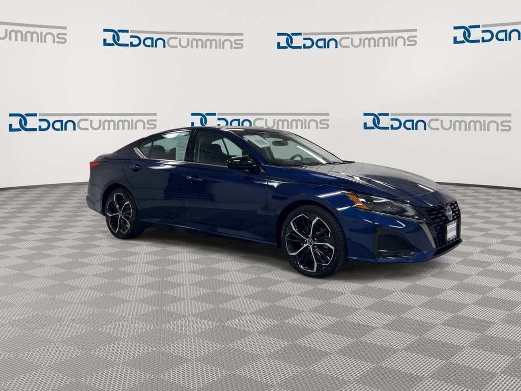 Used 2024 Nissan Altima 2.5 SR image 2
