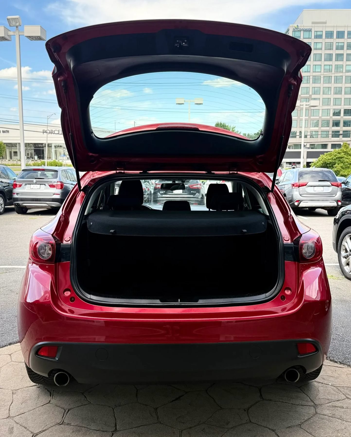 Used 2016 MAZDA MAZDA3 i Touring w/ Popular Equipment Package FWD image 39