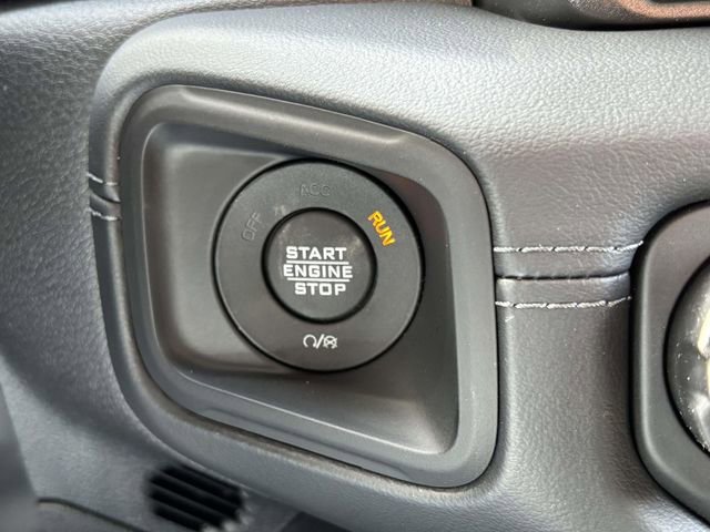 New 2026 Jeep Wrangler Unlimited Rubicon w/ Xtreme 35 Tire Package image 17