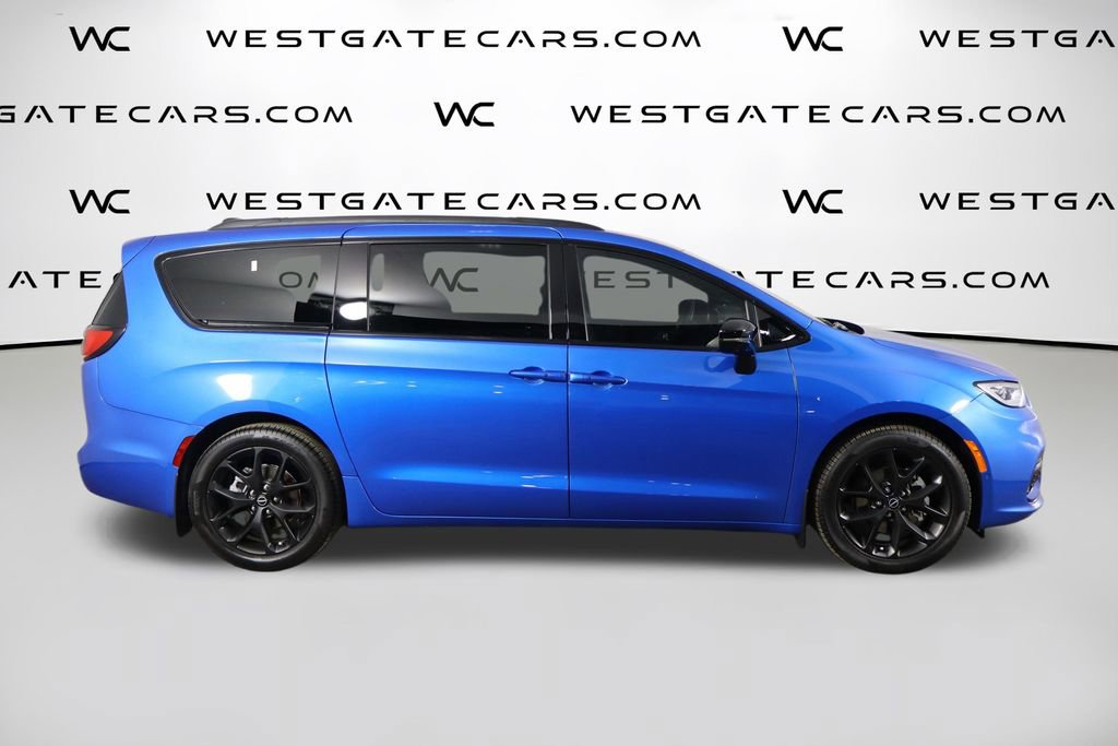 New 2026 Chrysler Pacifica Limited w/ Uconnect Theater Family Group image 58