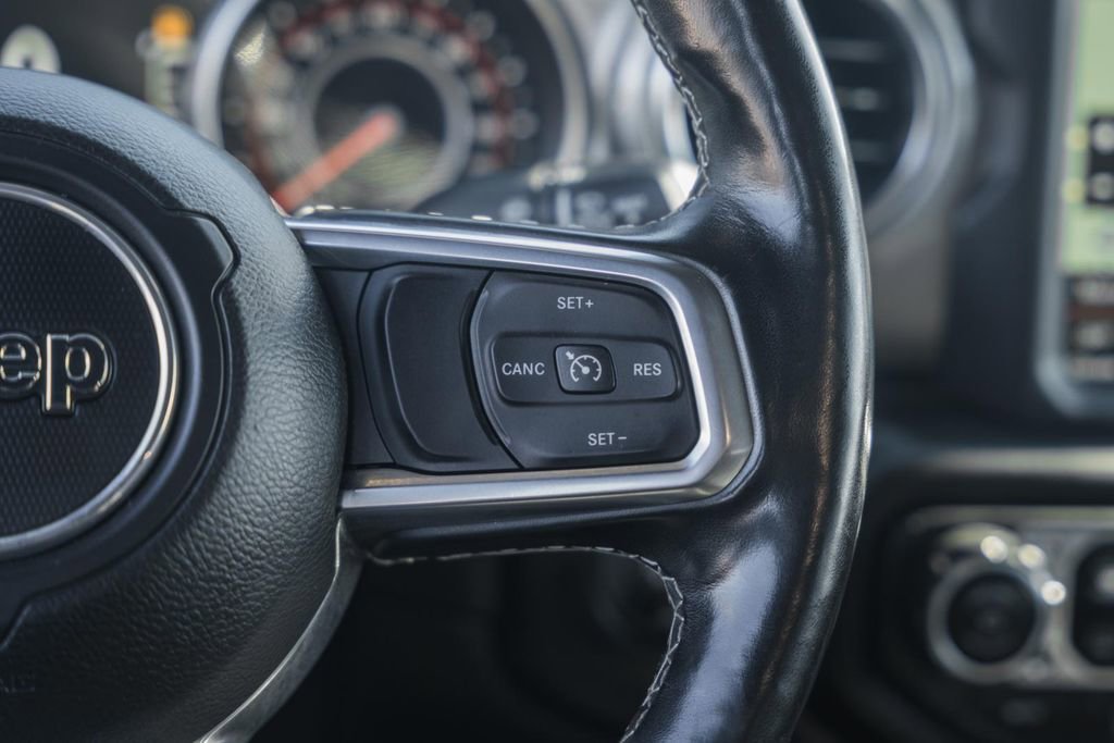 Used 2020 Jeep Wrangler Unlimited Sahara image 31