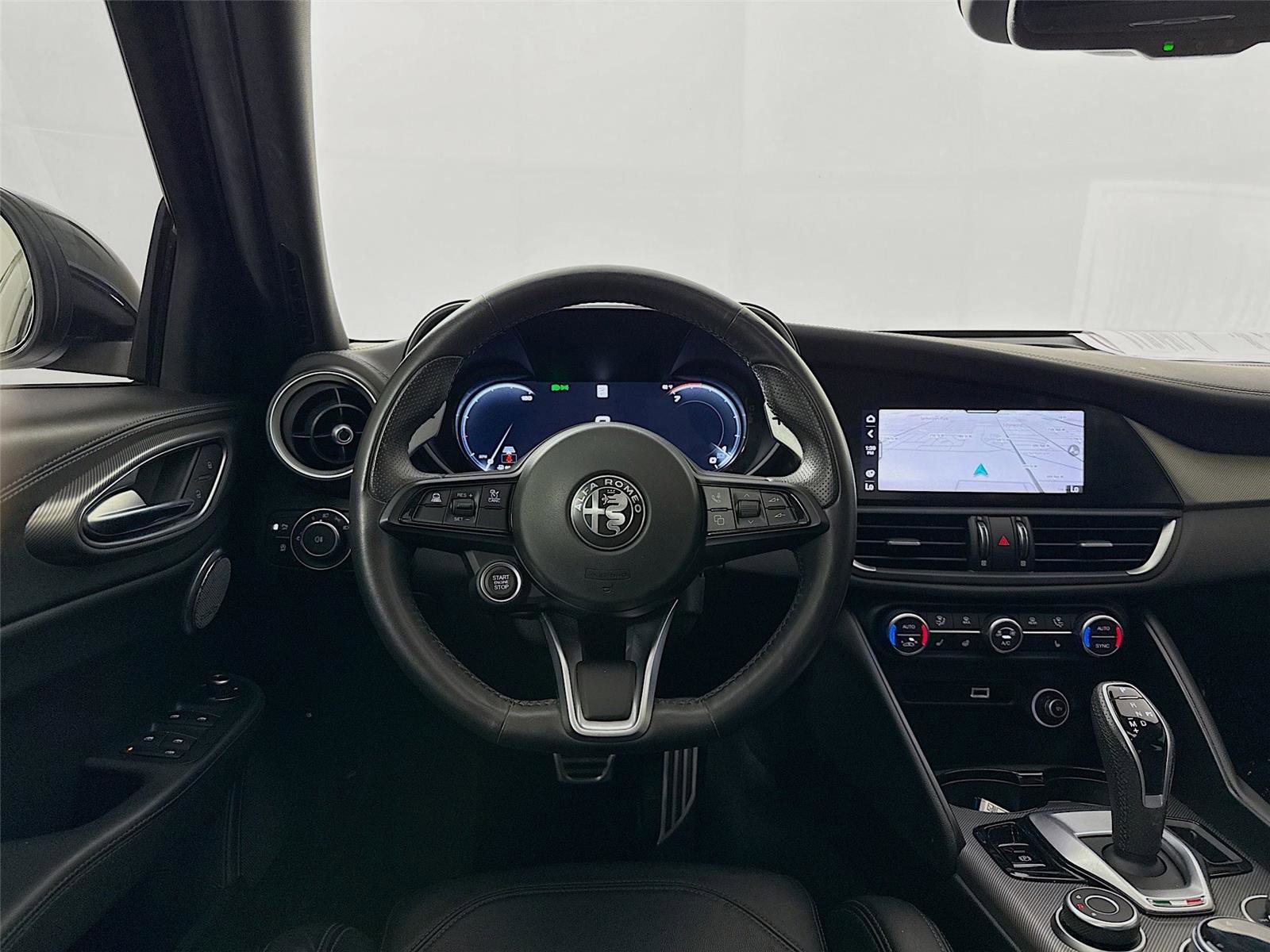 Used 2024 Alfa Romeo Giulia Veloce image 3