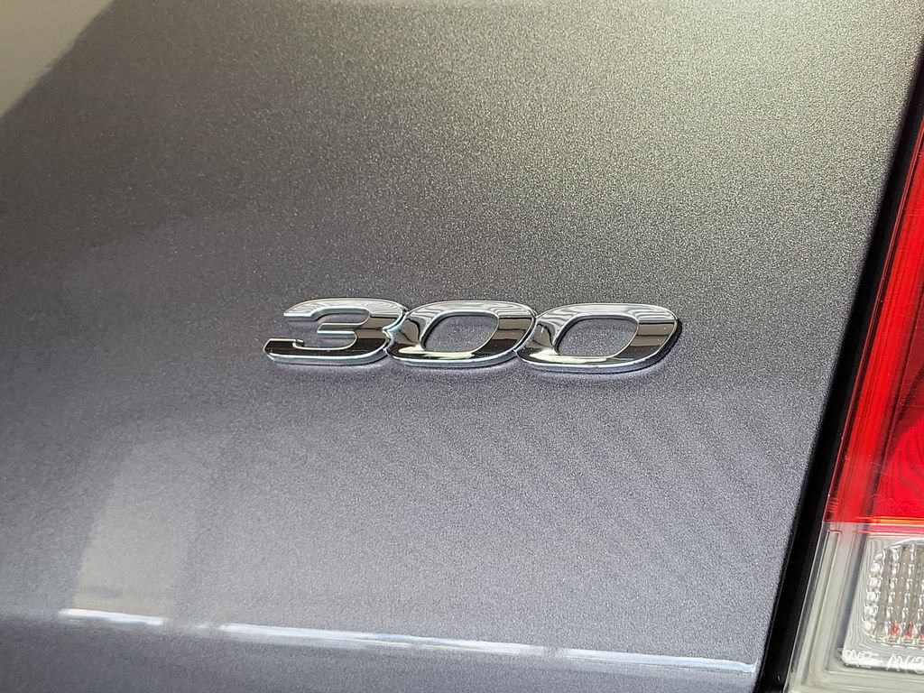 Used 2018 Chrysler 300 Touring RWD image 7
