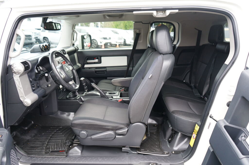 Used 2014 Toyota FJ Cruiser 4WD image 11