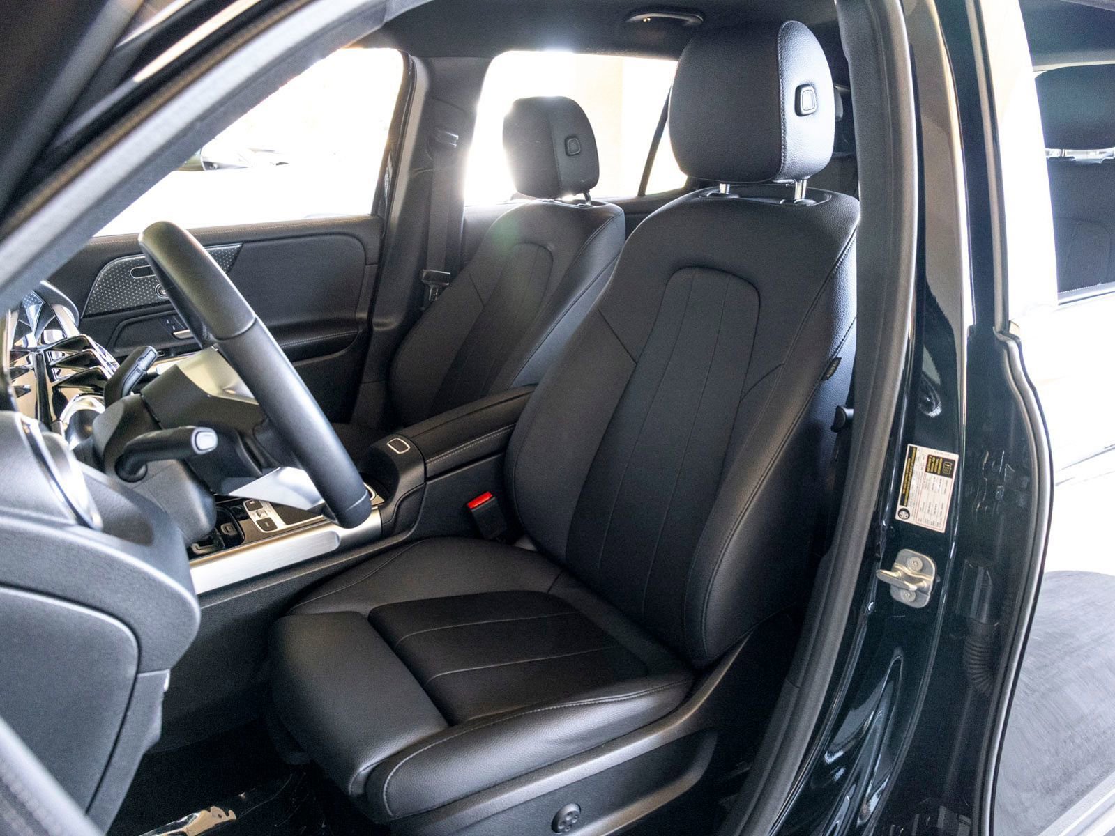 Used 2025 Mercedes-Benz GLB 250 image 16