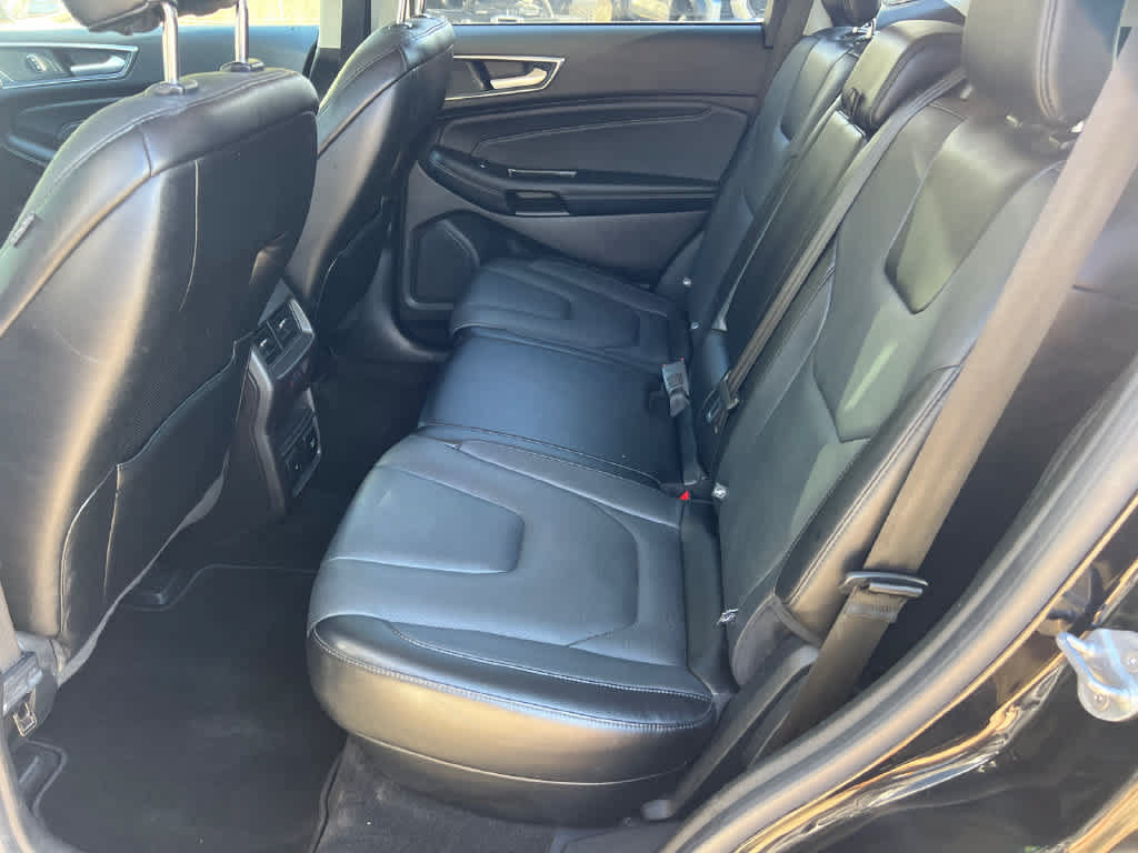 Used 2018 Ford Edge Titanium w/ Equipment Group 301A AWD/4WD image 21