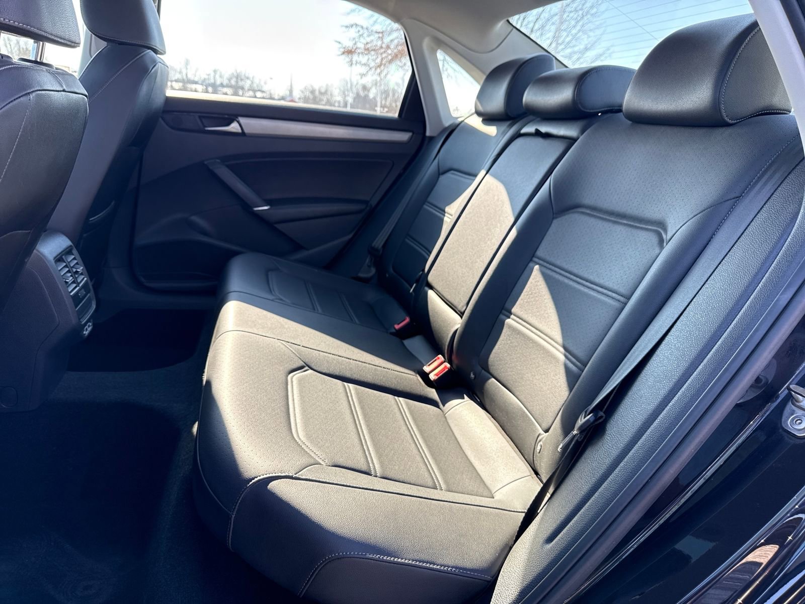 Certified 2021 Volkswagen Passat 2.0T SE image 25