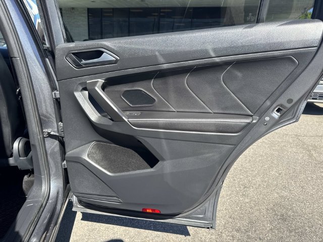 Certified 2024 Volkswagen Tiguan SE R-Line FWD image 32