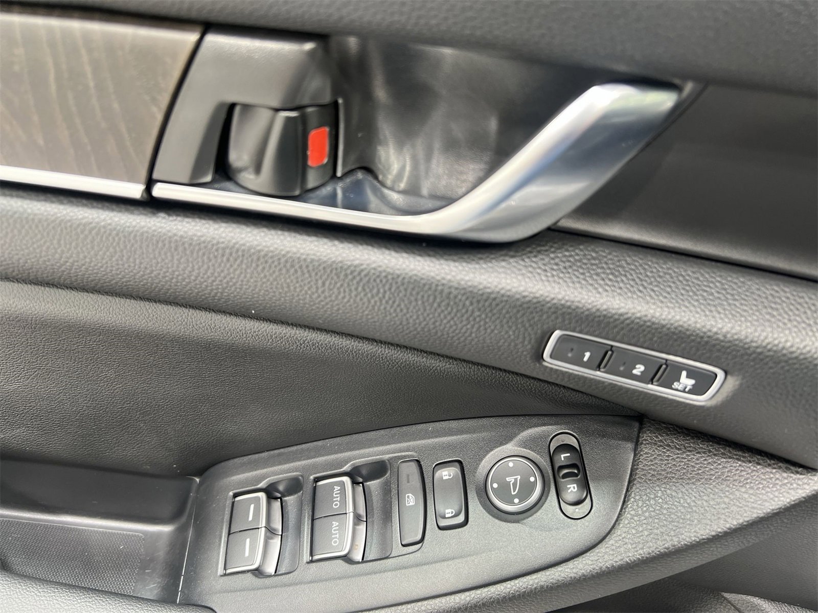 Used 2020 Honda Accord Touring image 13