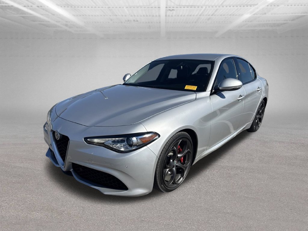 Used 2017 Alfa Romeo Giulia Ti w/ TI 19" Sport Package RWD image 3