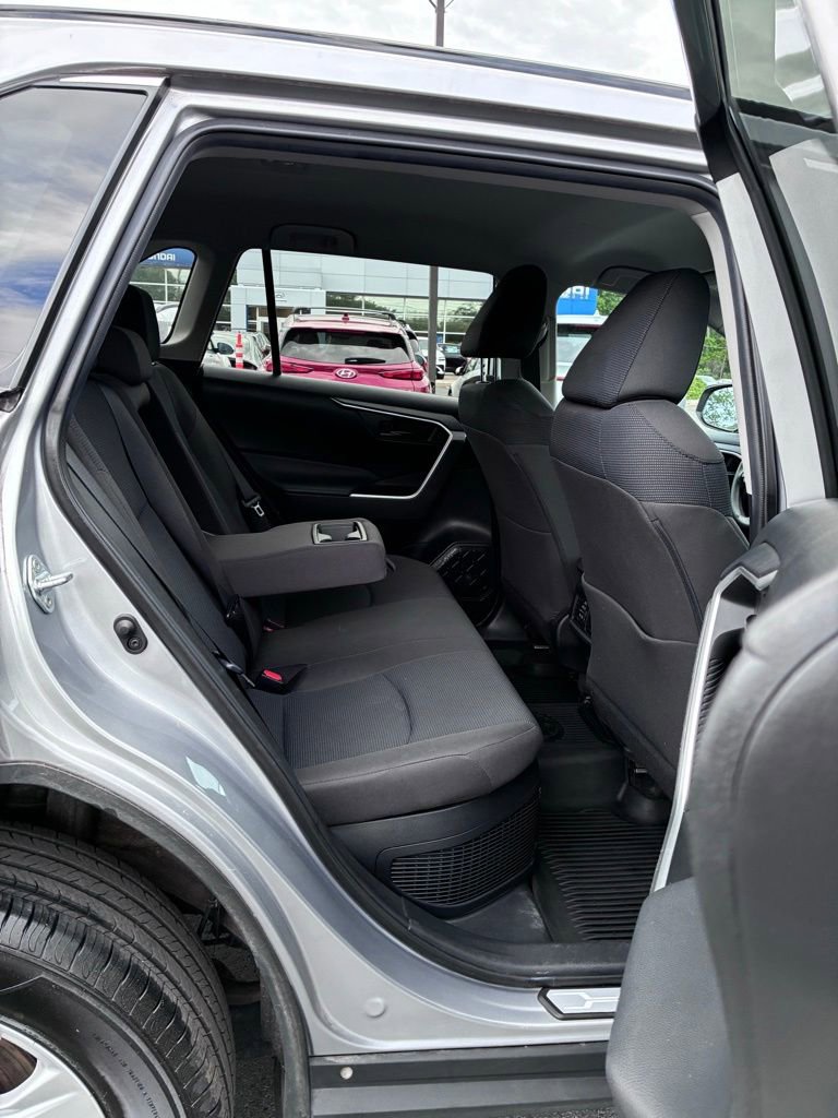 Used 2021 Toyota RAV4 LE AWD/4WD image 22