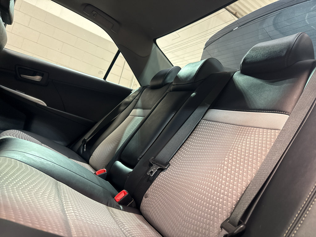 Used 2014 Toyota Camry SE FWD image 31