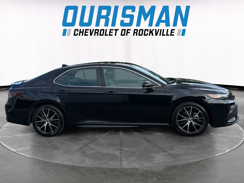 Used 2023 Toyota Camry SE w/ Cold Weather Package FWD image 7