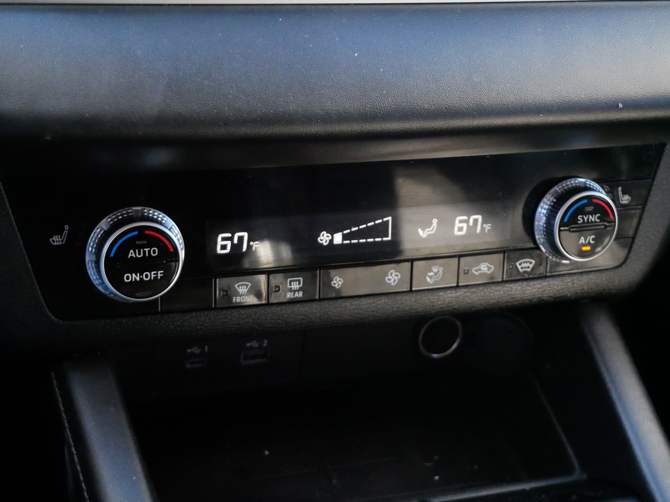 Used 2023 Mitsubishi Outlander SE image 23