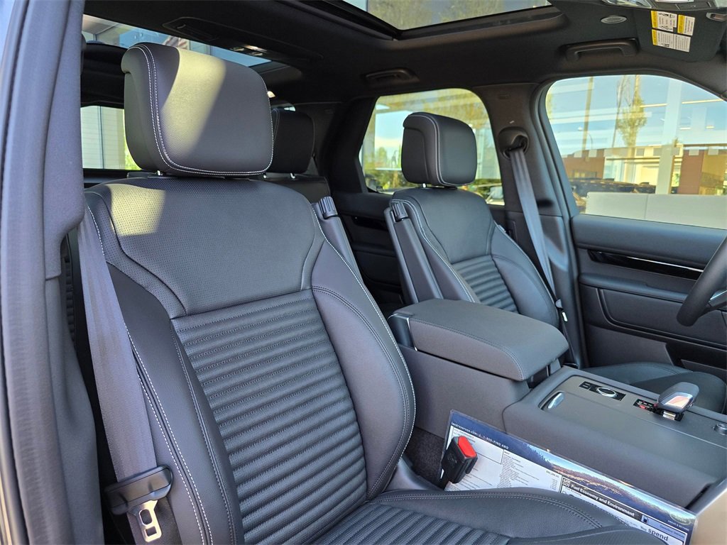 New 2025 Land Rover Discovery S image 35