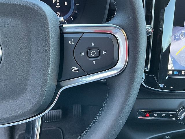 Certified 2025 Volvo XC40 B5 Plus image 28
