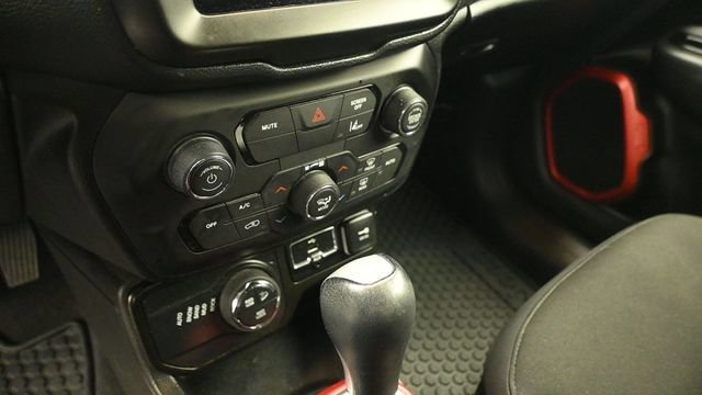 Used 2021 Jeep Renegade Trailhawk AWD/4WD image 17