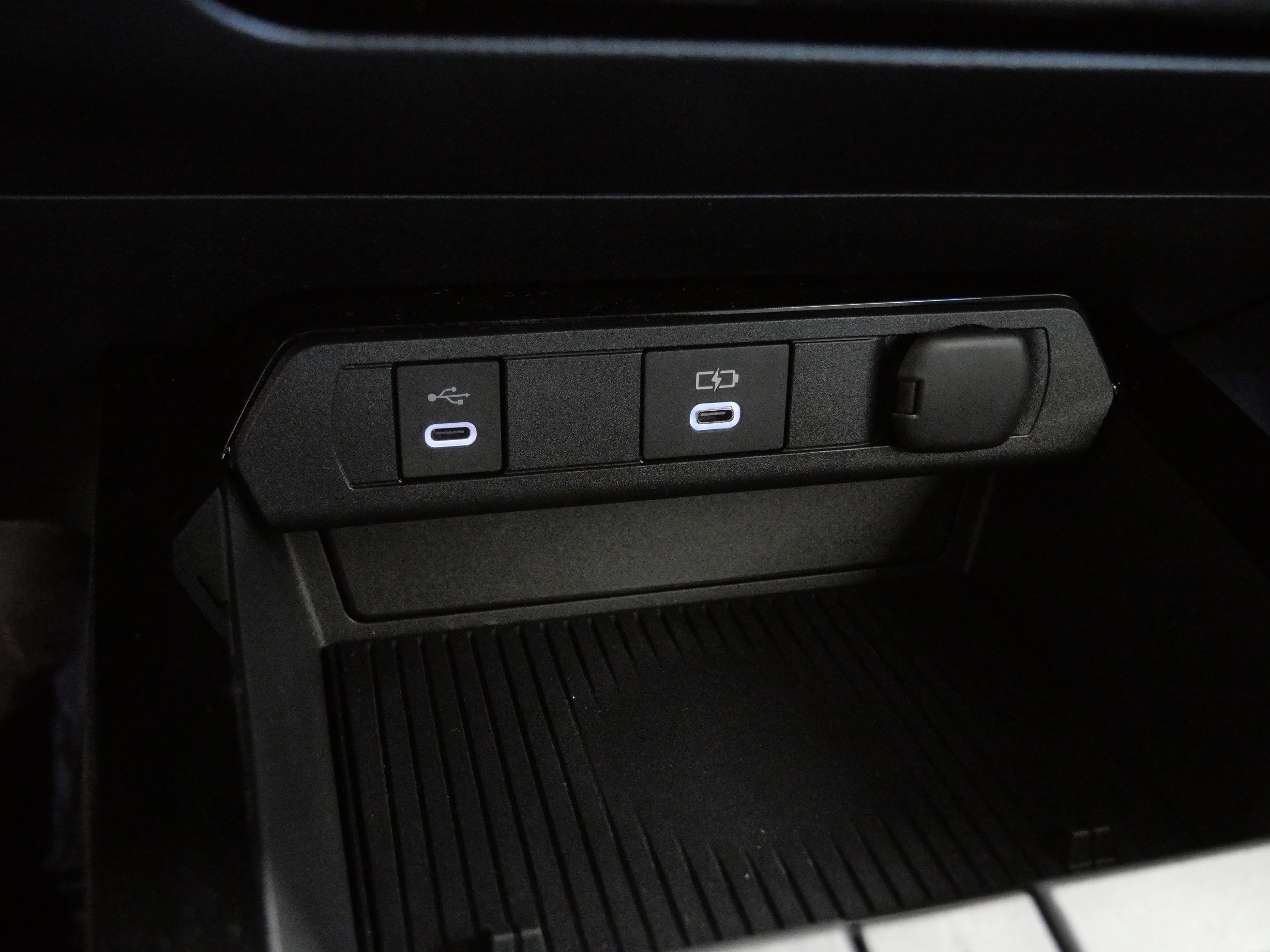 Used 2024 Toyota Prius Prime Premium image 33