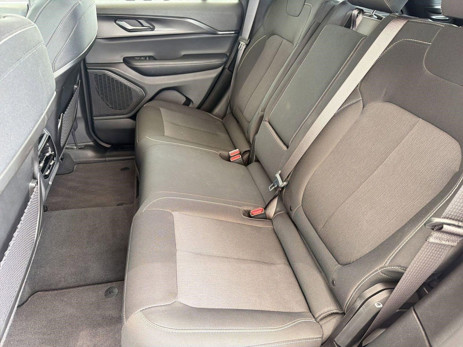 Used 2025 Jeep Grand Cherokee Laredo X RWD image 14