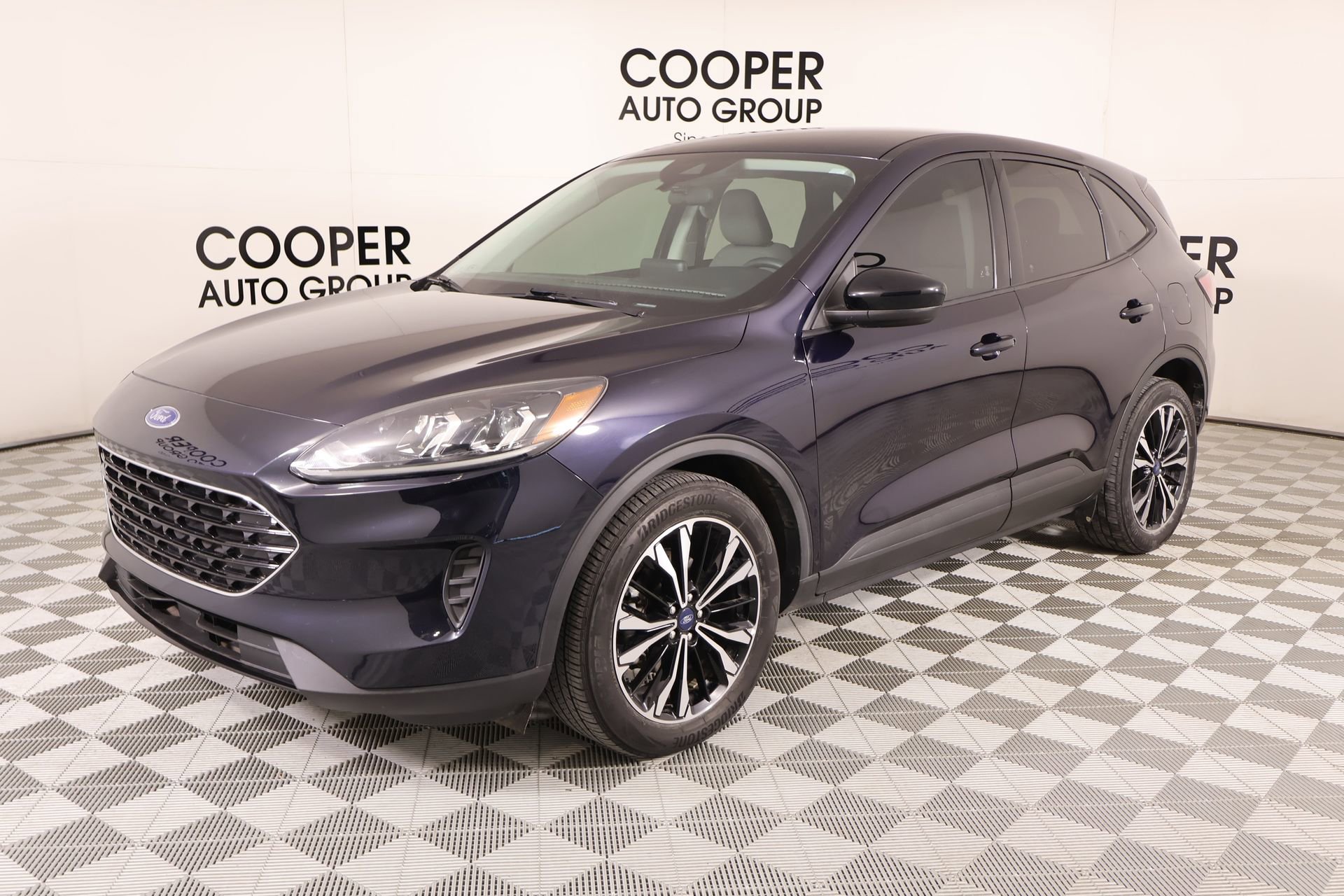 Used 2021 Ford Escape SE w/ SE Sport Appearance Package image 10