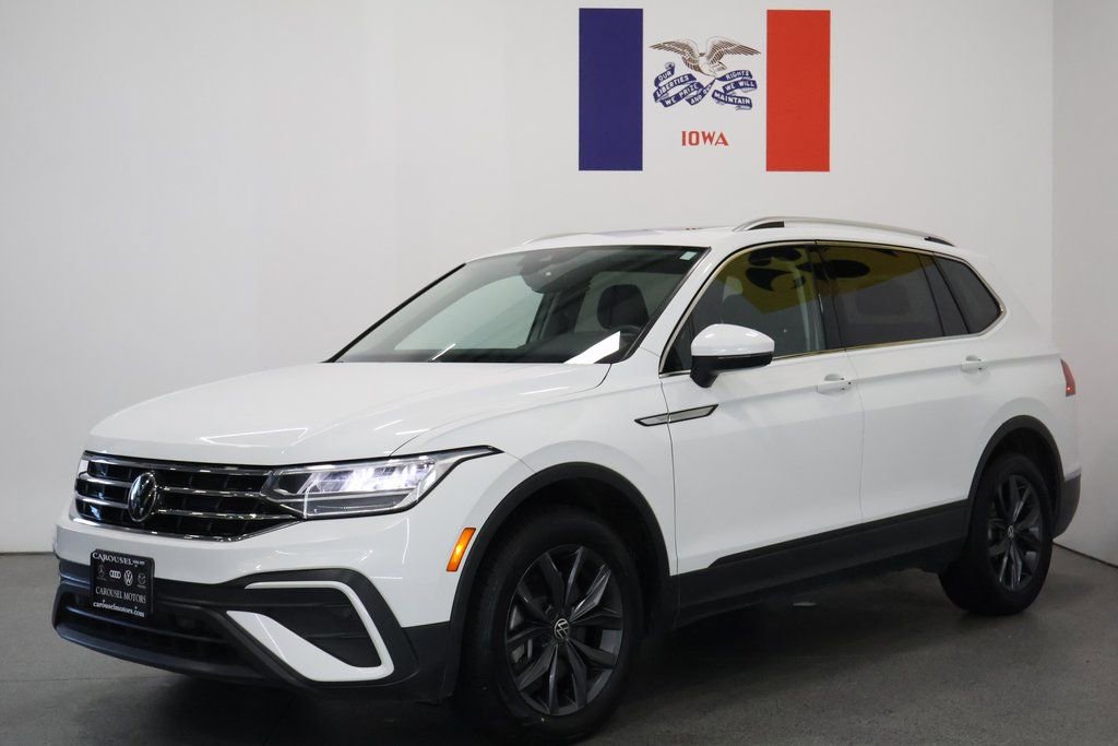 Used 2022 Volkswagen Tiguan SE w/ Panoramic Sunroof Package image 8