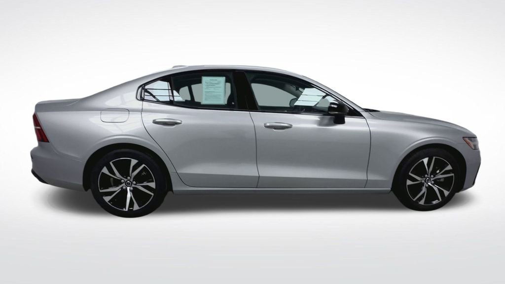 Used 2025 Volvo S60 B5 Core AWD/4WD image 25