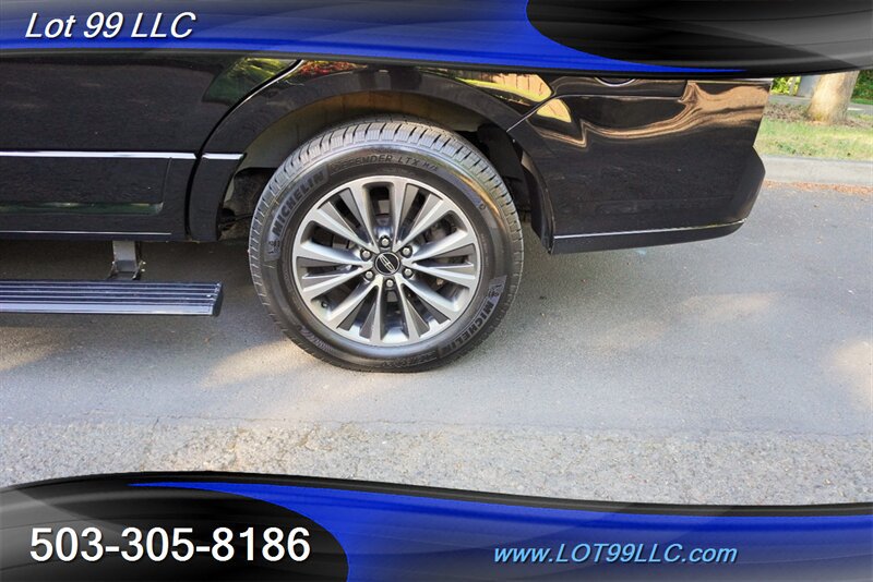 Used 2017 Lincoln Navigator Select AWD/4WD image 40