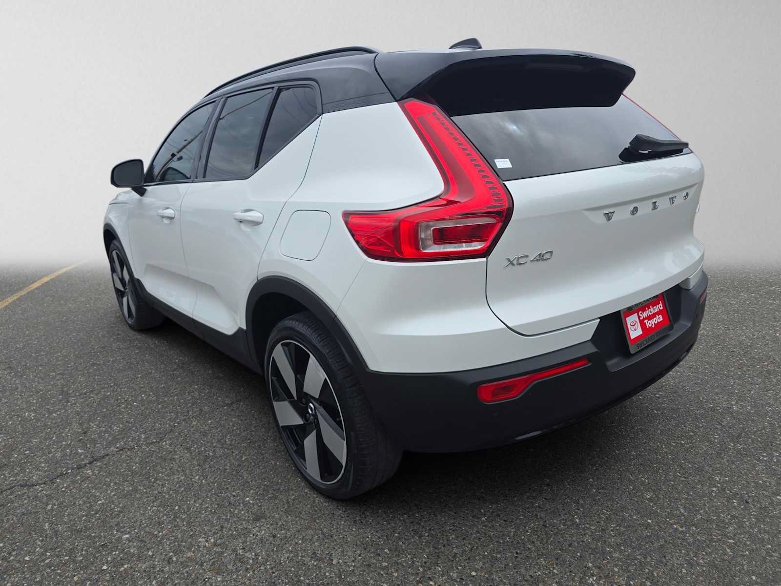 Used 2023 Volvo XC40 Recharge Ultimate AWD/4WD image 5