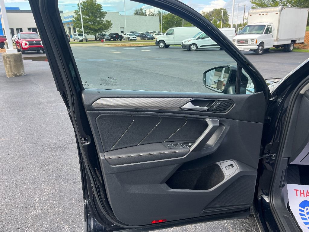 Used 2022 Volkswagen Tiguan SE image 28