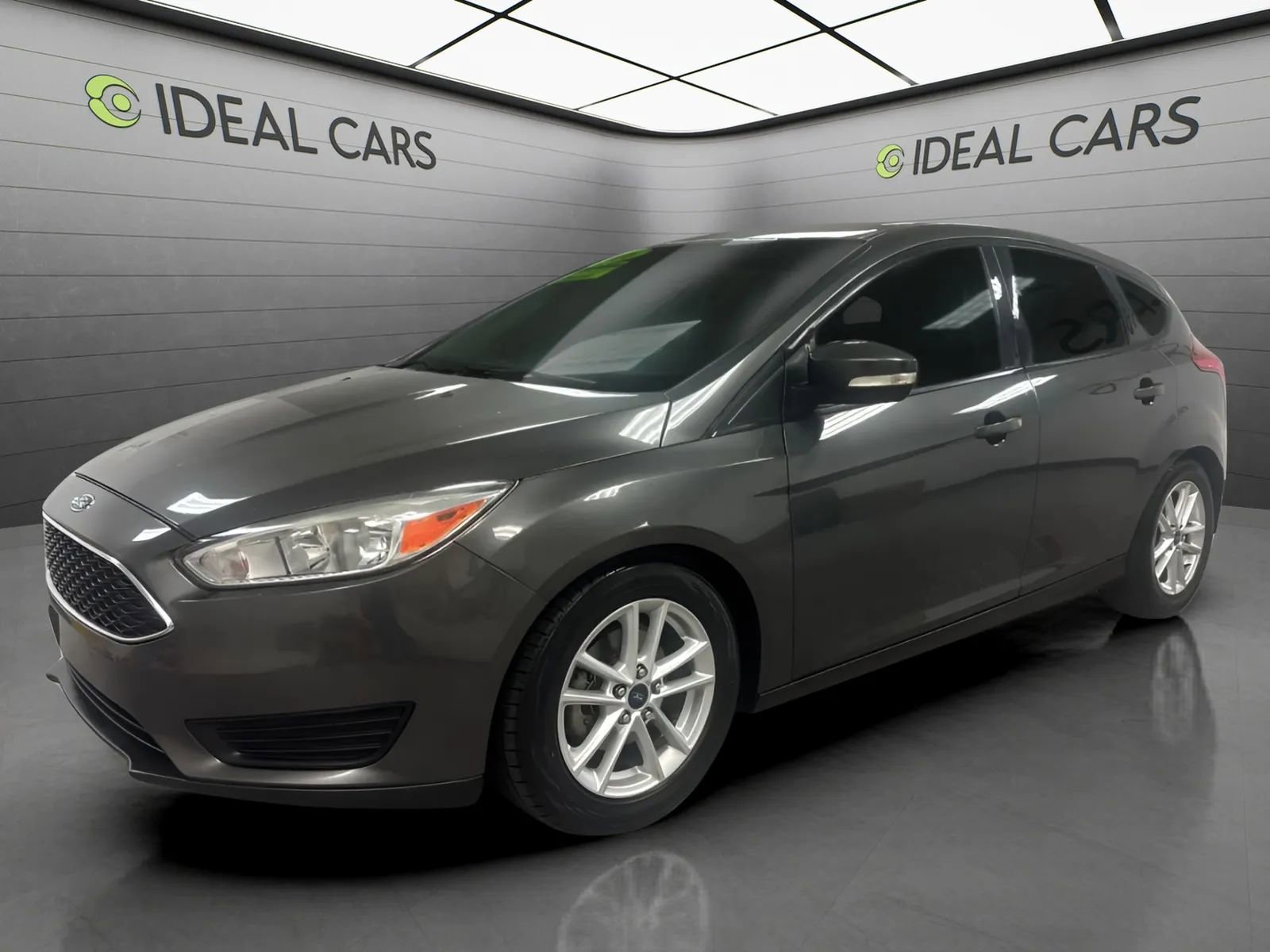 Used 2016 Ford Focus SE FWD image 1