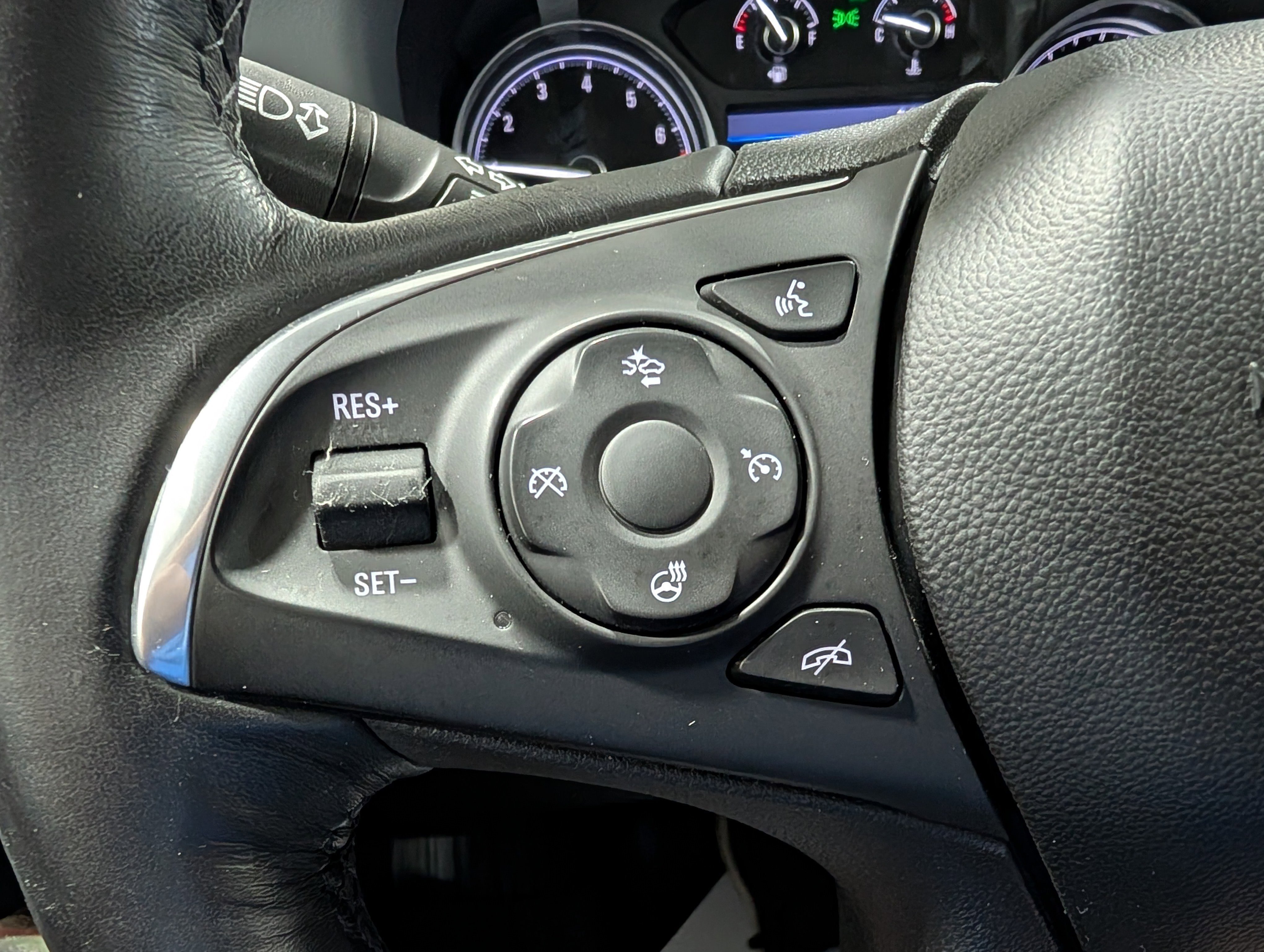 Used 2020 Buick Enclave Premium w/ Sun and Sites Package image 23