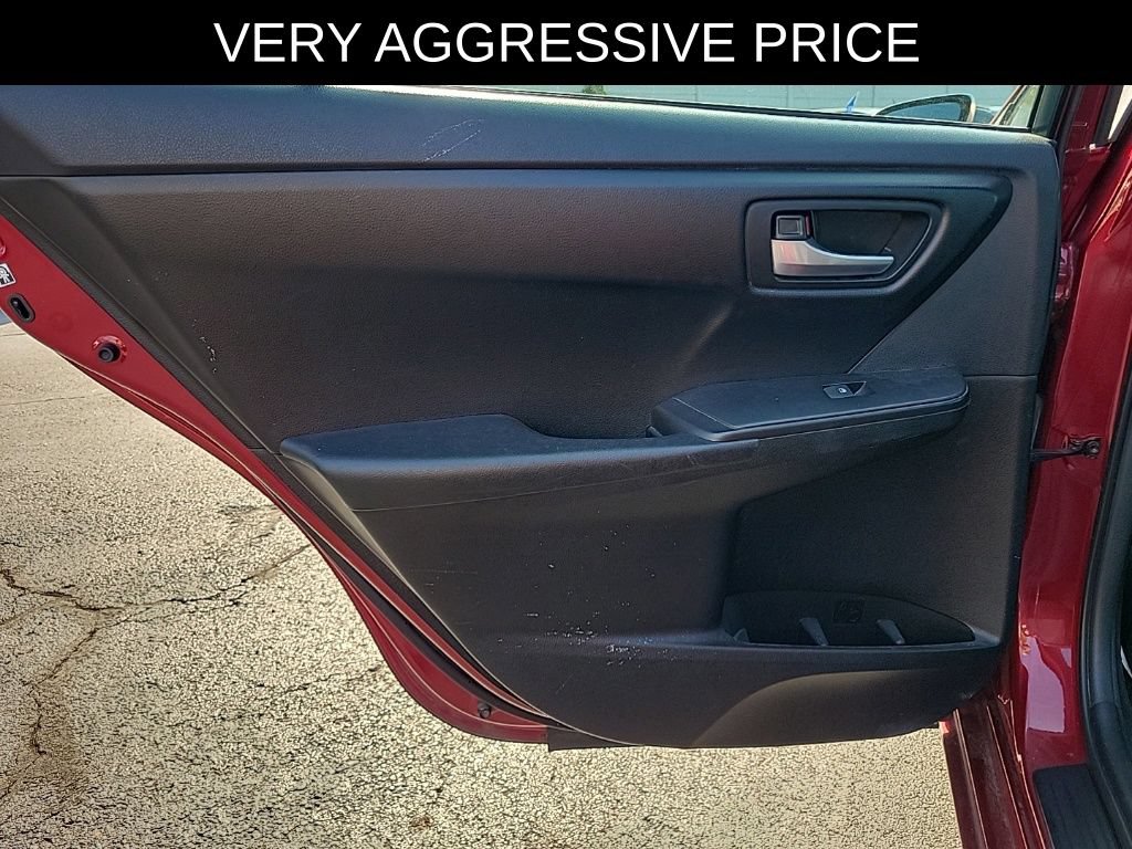 Used 2015 Toyota Camry SE w/ Moonroof Package FWD image 12