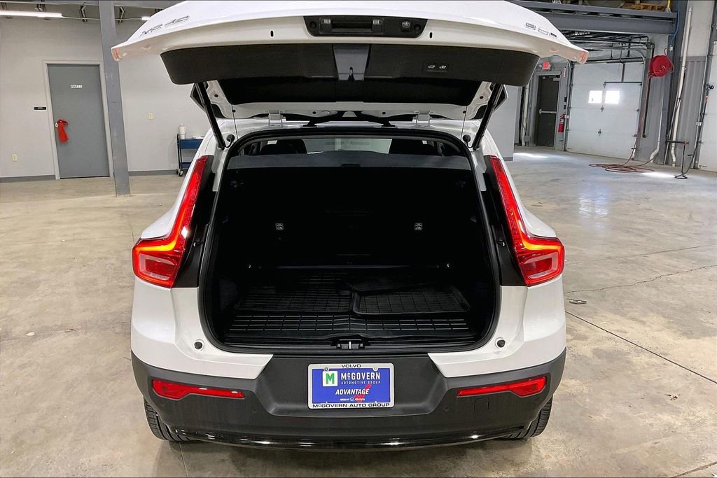 Certified 2023 Volvo XC40 B5 Plus w/ Protection Package Premier AWD/4WD image 35