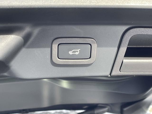 Used 2021 Land Rover Range Rover Velar R-Dynamic S image 11