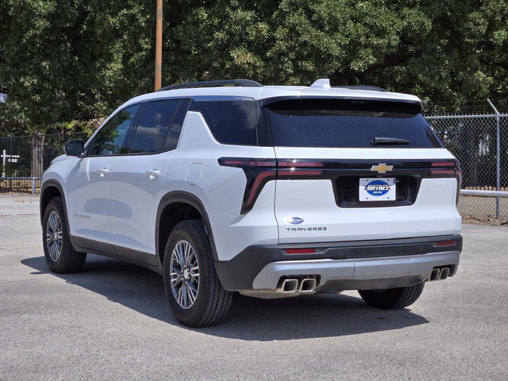 Used 2026 Chevrolet Traverse LT w/ Driver Confidence Package FWD image 5