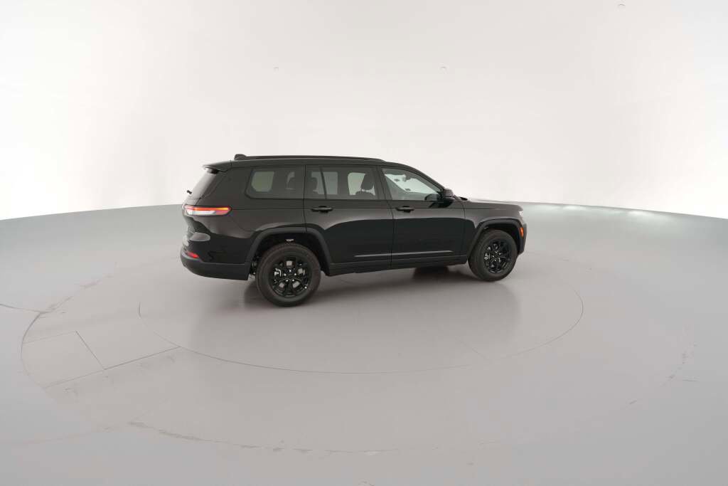 New 2025 Jeep Grand Cherokee L Laredo image 13