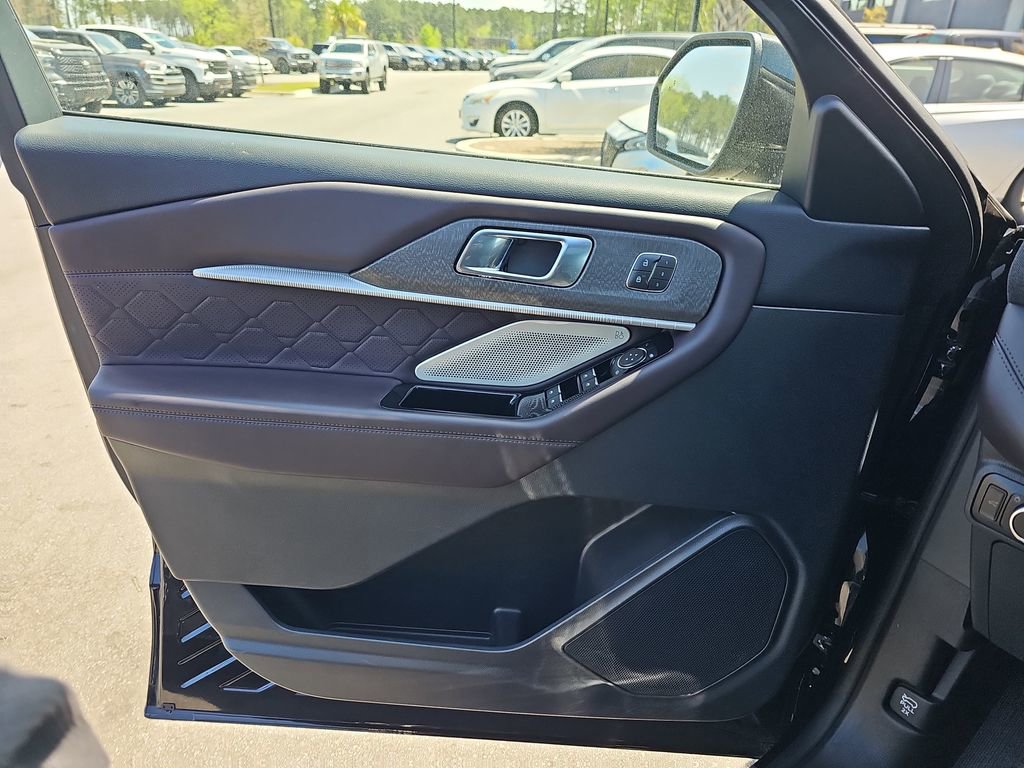 Used 2025 Ford Explorer Platinum w/ LUX Leather Package image 32