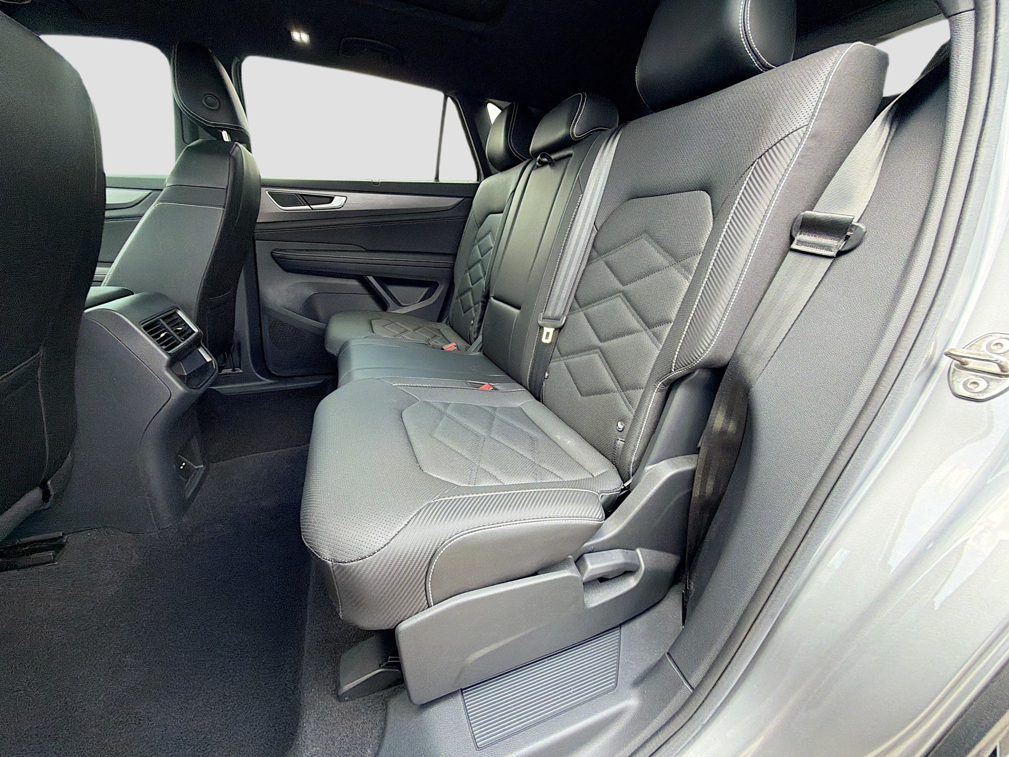 Used 2024 Volkswagen Atlas Cross Sport SE w/ Panoramic Sunroof Package AWD/4WD image 20