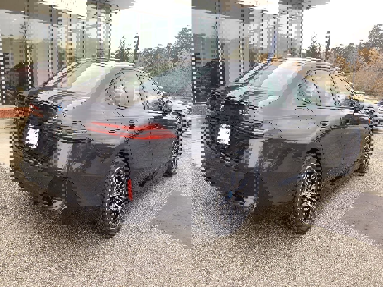 Used 2025 BMW i5 eDrive40i w/ M Sport Package image 8