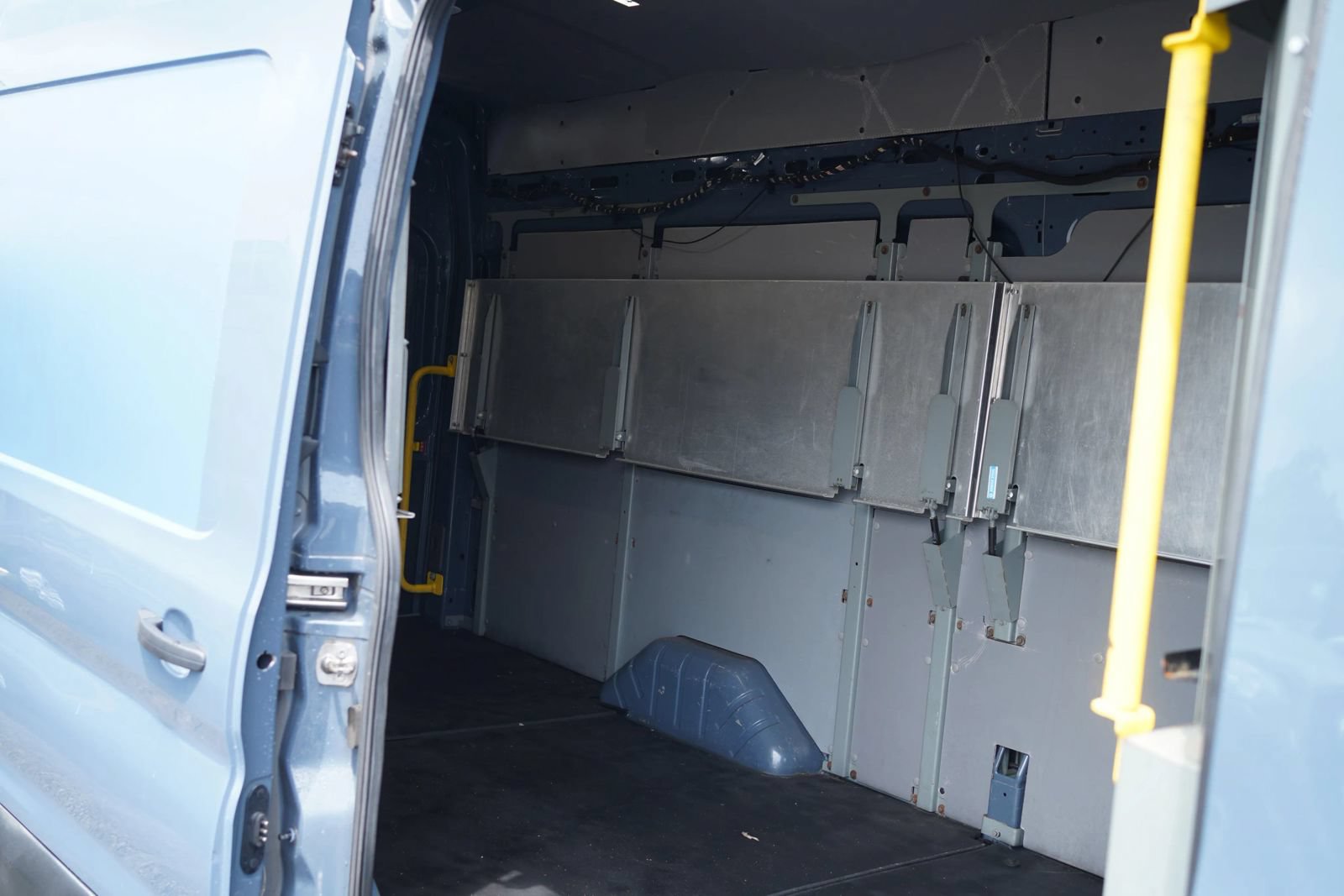 Used 2020 Ford Transit 250 148 High Roof Extended RWD image 15