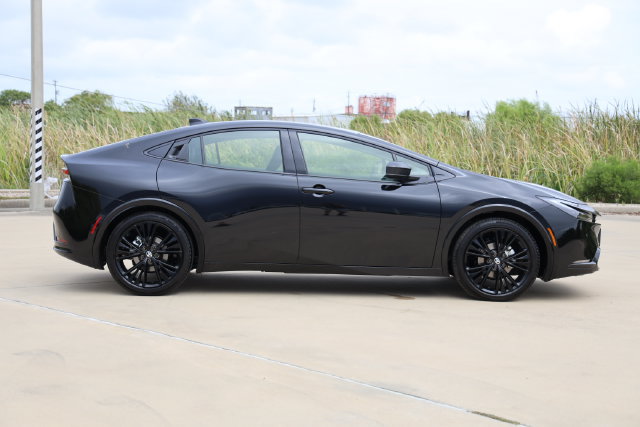New 2027 Toyota Prius FWD image 8